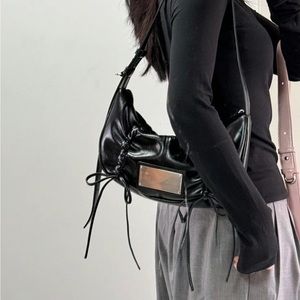 Matin Kim Half Shirring Ribbon Round Bag